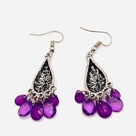 Earrings Dangles Silver Tone purple acrylic - Picture 7 of 7